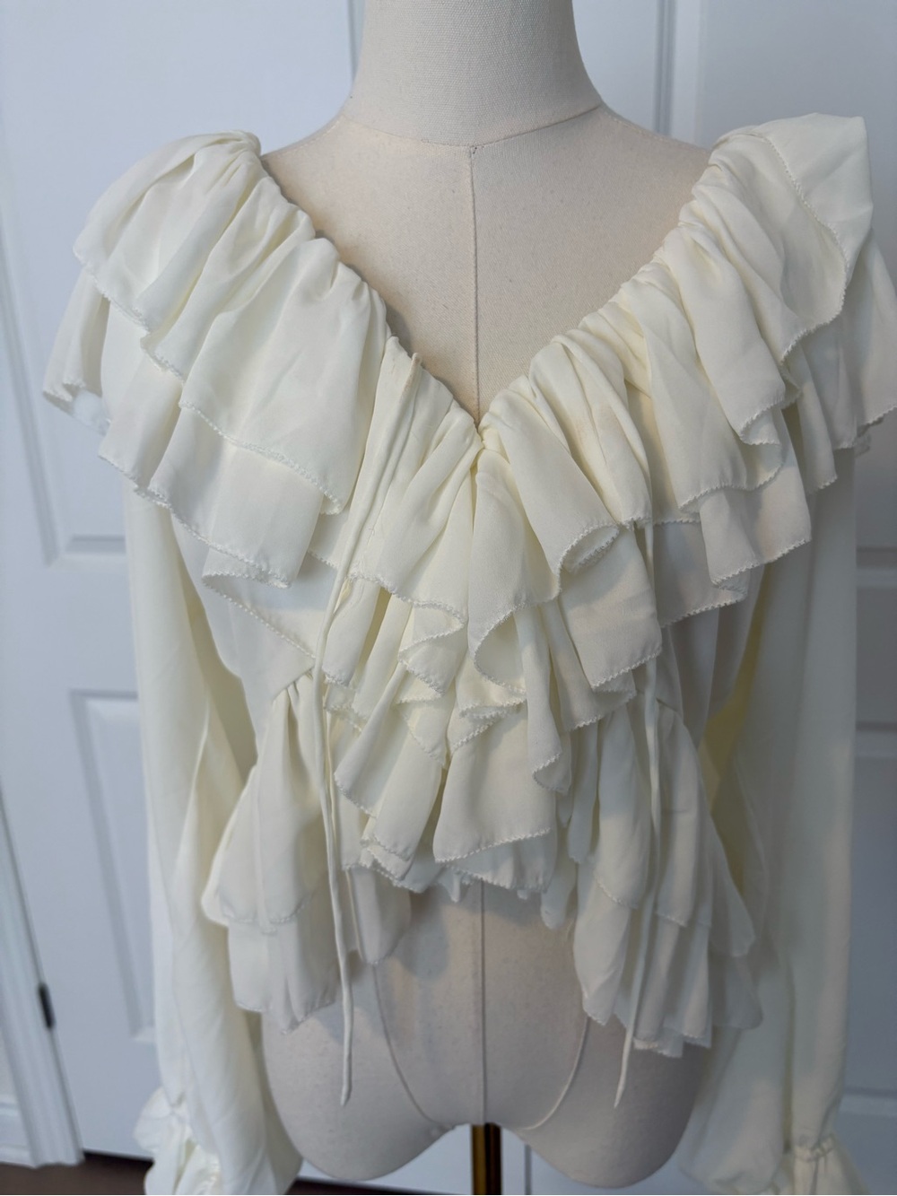 Torn by Ronny Kobo Ivory Ruffle Blouse – Size Large - Picture 4 of 6
